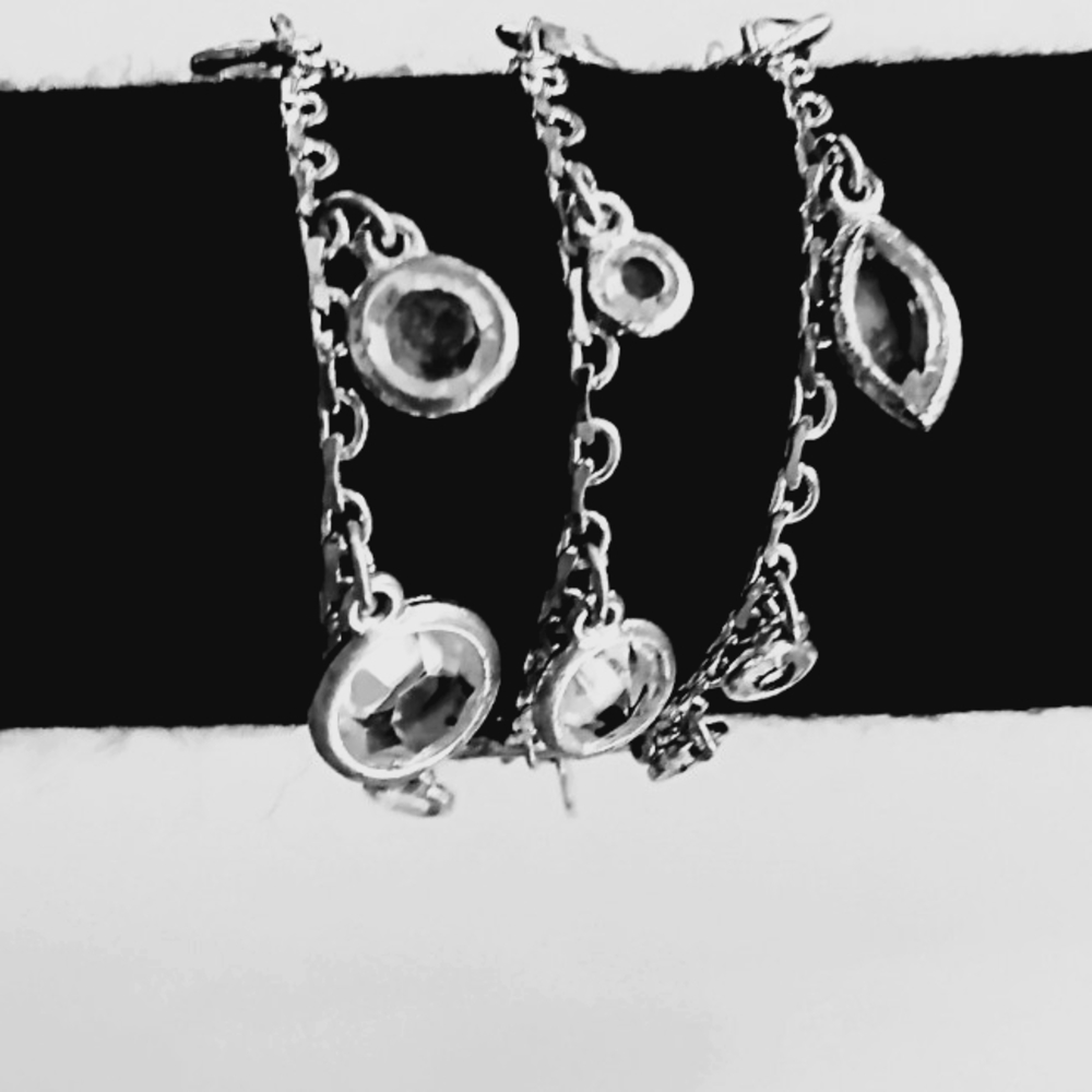 Vtg. Costume silvertone 3 strand  rhinestone bracelet - Picture 2 of 6